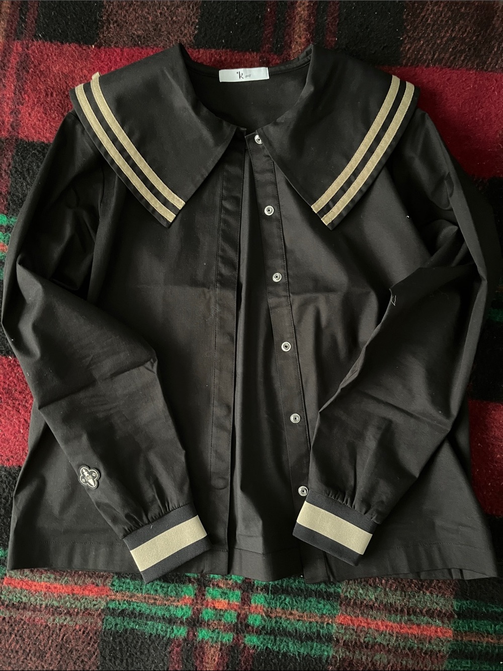 WConcept Black Sailor-Collar button blouse with Cream Trim